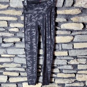 Spanks Black Camouflage Leggings Size Large